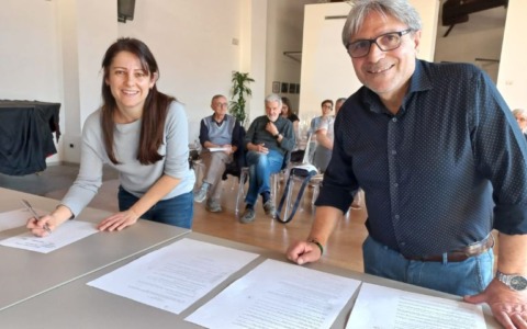 Rinnovato per il sesto anno a Cesano Boscone il “Patto per la lettura”: la firma tra Comune, associazioni e scuola