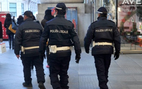 Sei arresti in un solo giorno per furti e rapine a Milano della Polizia locale: tra metro e vie dello shopping