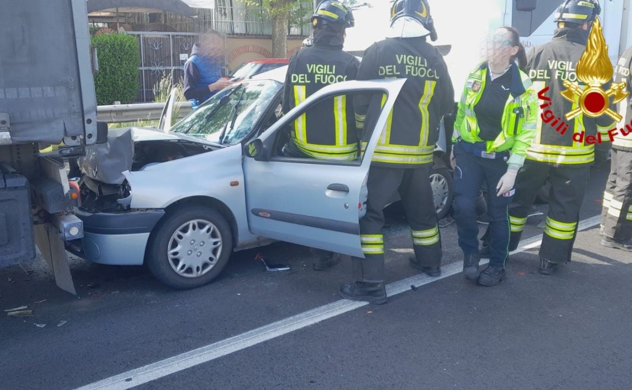 Tamponamento a catena sulla Vigevanese all’altezza di Gaggiano: traffico in tilt e tre feriti