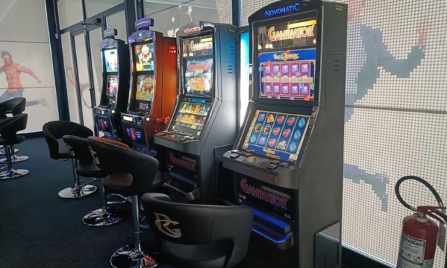 Nuova spaccata alla sala giochi di Trezzano: quattro colpi in due mesi nel locale in via Copernico