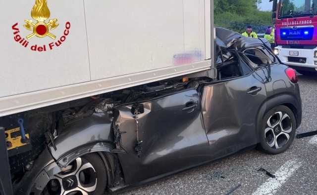 Tragico incidente sulla tangenziale ovest tra Corsico e Assago: muore un 66enne