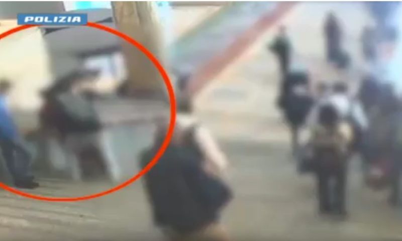 47enne rapinato di portafoglio e trolley alla stazione Centrale: arrestati due uomini