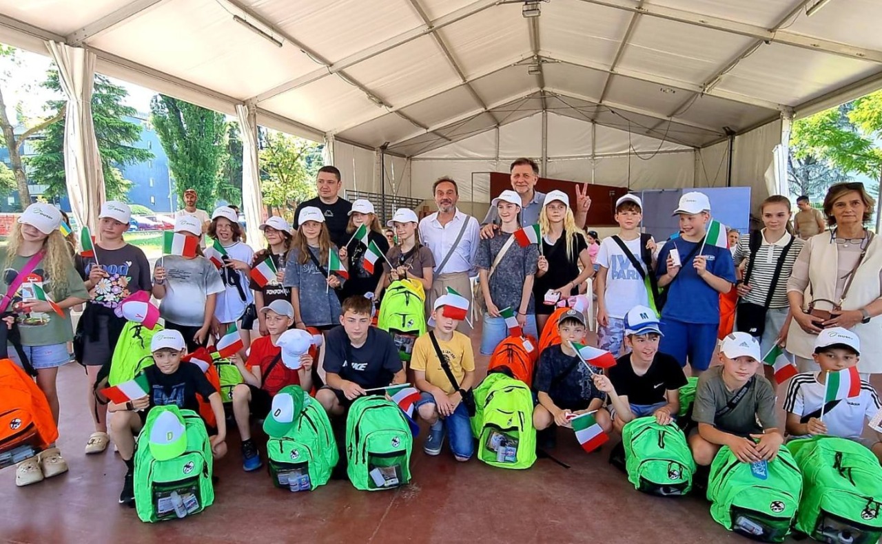 Buccinasco accoglie 22 ragazzi ucraini: scuola, sport e laboratori per il progetto con la città di Zlatopil