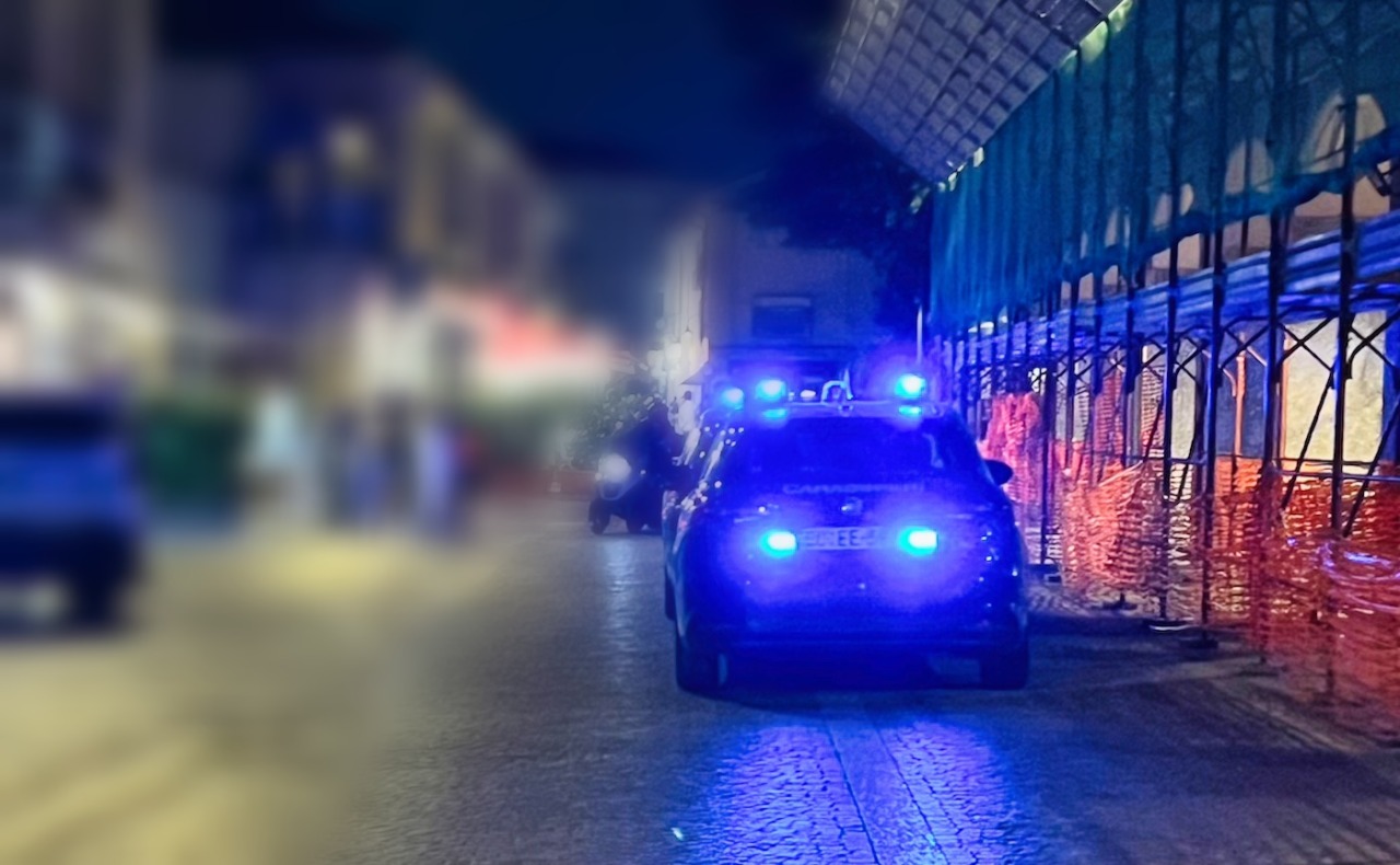 Aggressione tra ubriachi in via Cavour a Corsico: due feriti accoltellati