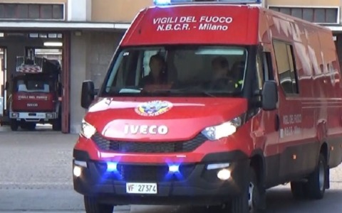 Sostanza urticante in una scuola in via Antonini: interviene il nucleo NBCR, studenti soccorsi