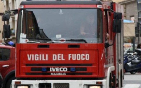 Distacco di pannelli del controsoffitto in un nido di Milano: chiuso per danni dopo il furto di rame e la forte pioggia