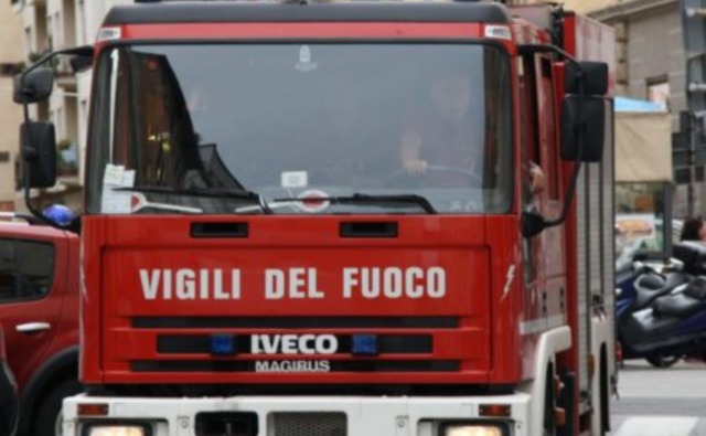Distacco di pannelli del controsoffitto in un nido di Milano: chiuso per danni dopo il furto di rame e la forte pioggia