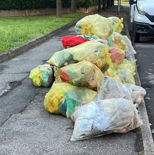 Cesano, abbandona i rifiuti, ma viene identificato: 1000 euro di sanzione