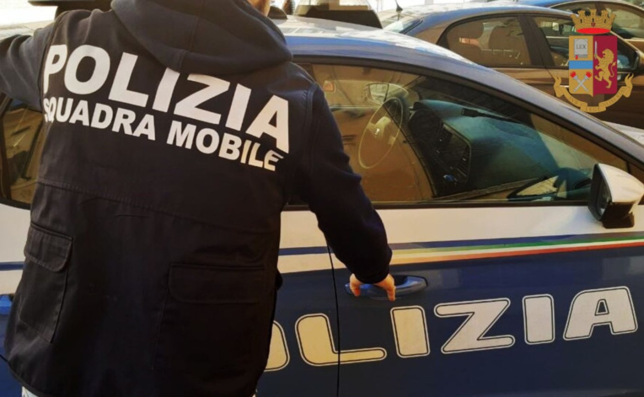 Fratello e sorella arrestati per furto tra i tavolini dei dehors del centro di Milano