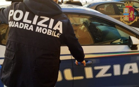 Fratello e sorella arrestati per furto tra i tavolini dei dehors del centro di Milano