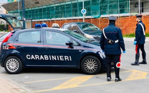 Semina il panico nel quartiere Aler di Rozzano: arrestato 22enne per tentato omicidio