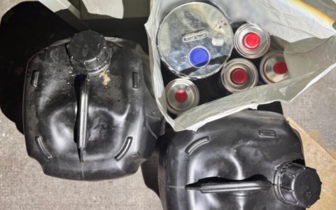Nascondeva in casa un laboratorio per solidificare la cocaina: in manette un 56enne