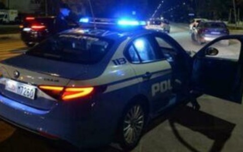 Un bagno condominiale trasformato in un laboratorio della droga: arrestato 52enne, sequestrati 4 chili di eroina