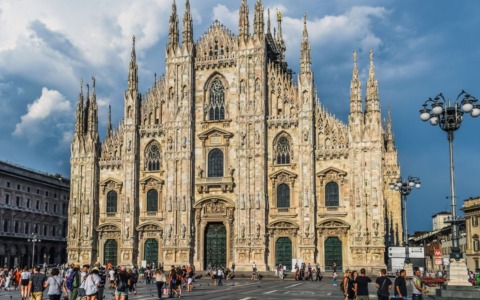 Piano anticaldo per turisti e visitatori del Duomo: presidio medico e distribuzione di acqua