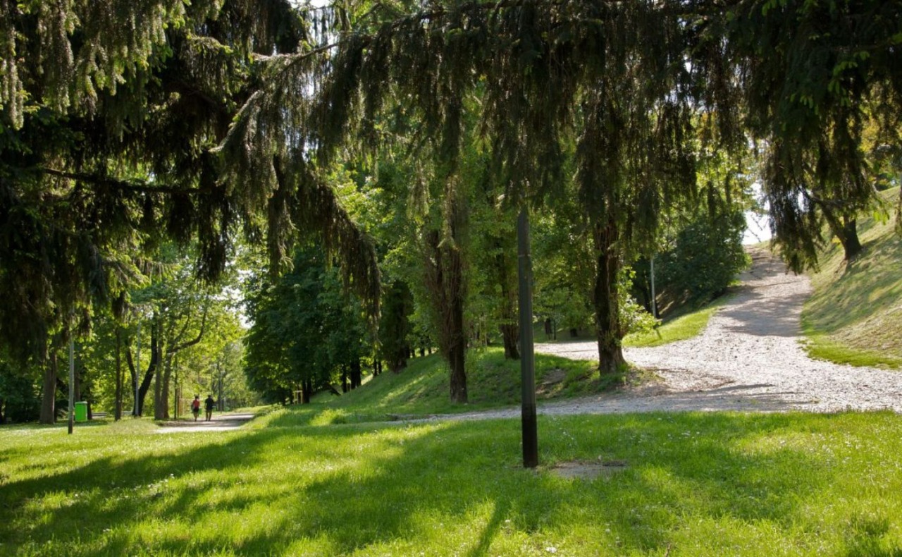 Aggressione all’ingresso del Parco Monte Stella a Milano, 39enne ferito con un’arma da taglio