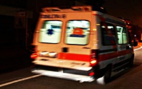 Tragico incidente nella notte a Milano: motociclista di Pieve Emanuele perde la vita schiantandosi contro un palo