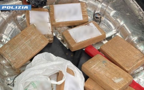 Un quintale di droga tra furgone e abitazione: arrestato 42enne incensurato