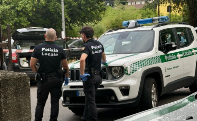 45enne trovato senza vita in un’auto parcheggiata in via Carducci a Rozzano: i Carabinieri ricostruiscono le ultime ore