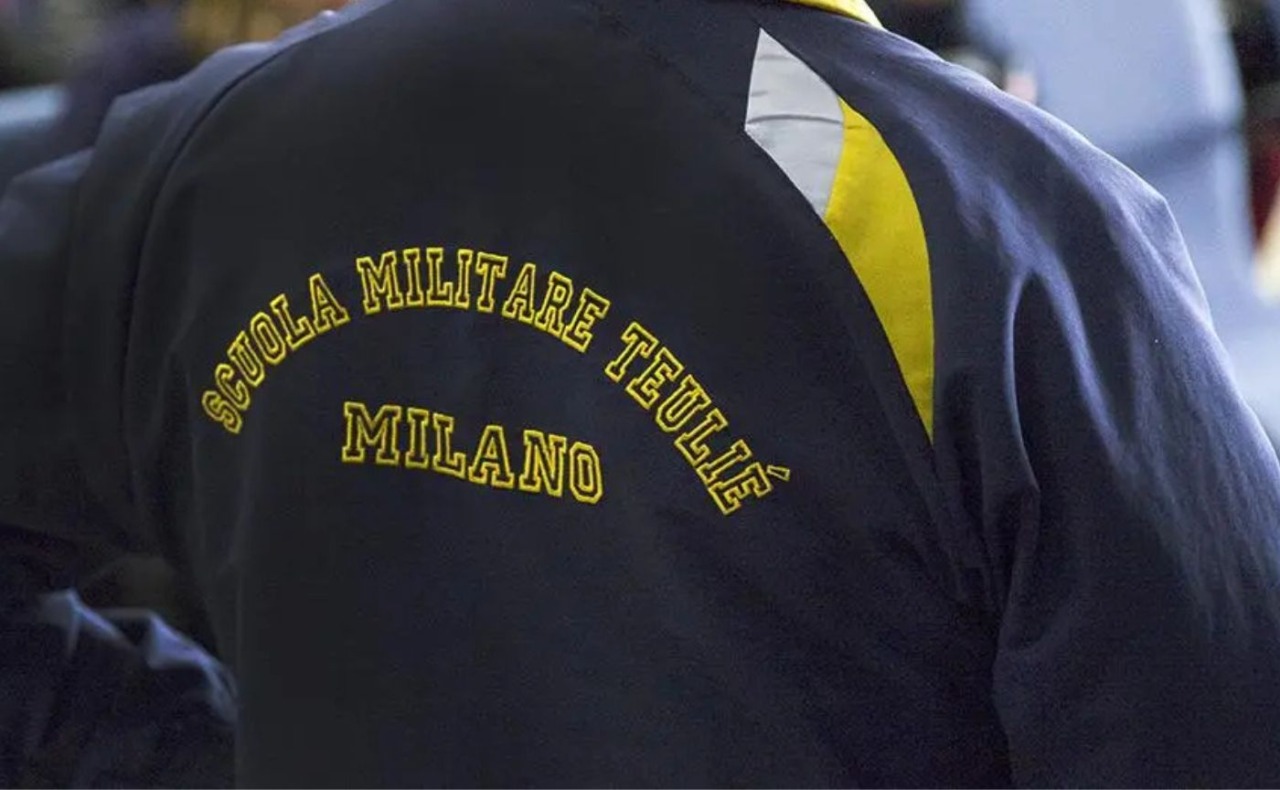 Abusi sessuali e ricatti alla Scuola Militare Teulié di Milano: arrestato docente e commissario della Maturità
