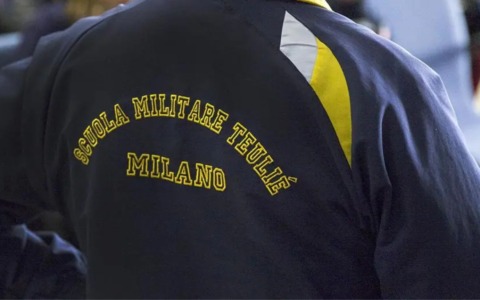 Abusi sessuali e ricatti alla Scuola Militare Teulié di Milano: arrestato docente e commissario della Maturità