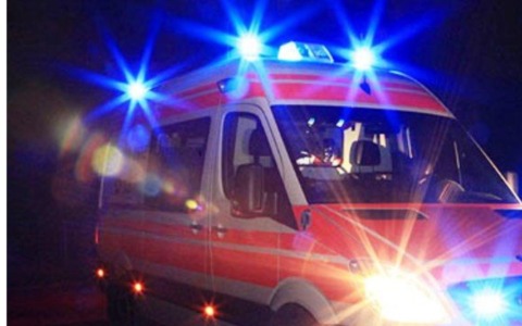 Travolge uno scooter, fugge e investe un pedone: arrestato pirata della strada ubriaco
