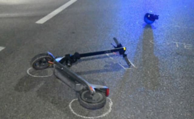 Incidente mortale nella notte a Milano: 18enne perde la vita dopo lo scontro tra monopattino e auto