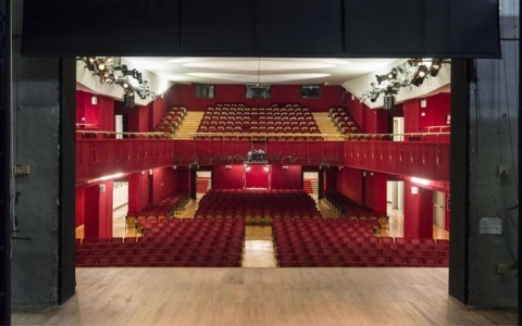 Ottant’anni di Piccolo Teatro: Milano celebra la sua storia con la stagione “Gioco del tempo”