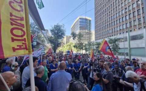 Lavoratori Electrolux e Bcs in presidio sotto al Pirellone contro chiusure e licenziamenti