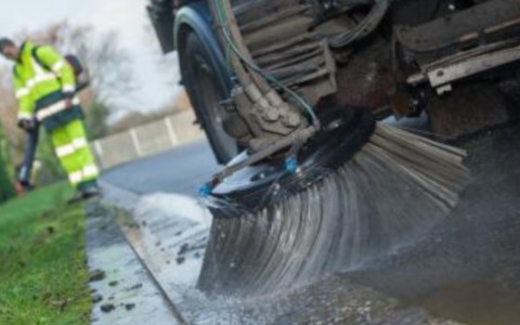 Pulizia straordinaria dei parcheggi lungo strade e piazze a Buccinasco: attenzione ai divieti di sosta