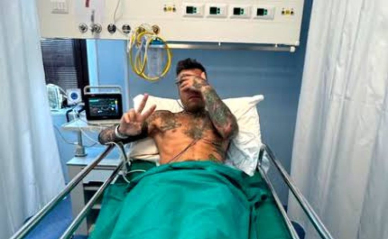 Fedez ricoverato al Fatebenefratelli di Milano: accertamenti dopo un malore dovuto a problemi gastrici