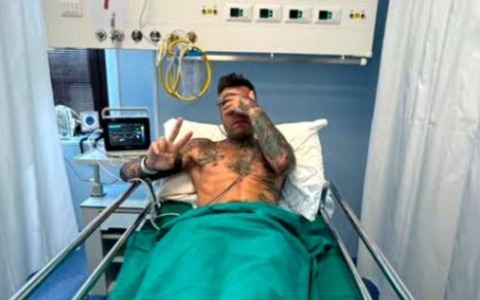 Fedez ricoverato al Fatebenefratelli di Milano: accertamenti dopo un malore dovuto a problemi gastrici