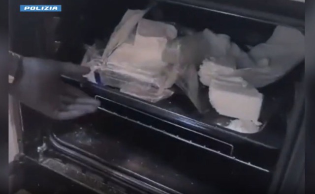 Scoperto “deposito” della droga a Rozzano: arrestato un pusher di 22 anni