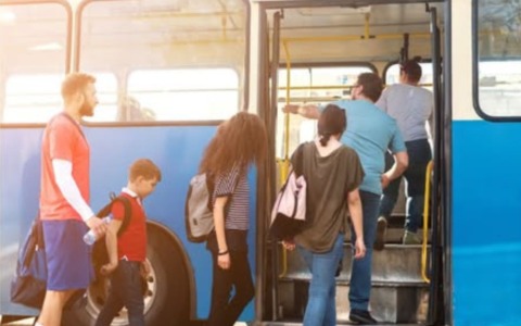 Trezzano stanzia 50mila euro per il “Bonus Trasporto under 27”: aiuti ai giovani per abbonamenti e mobilità
