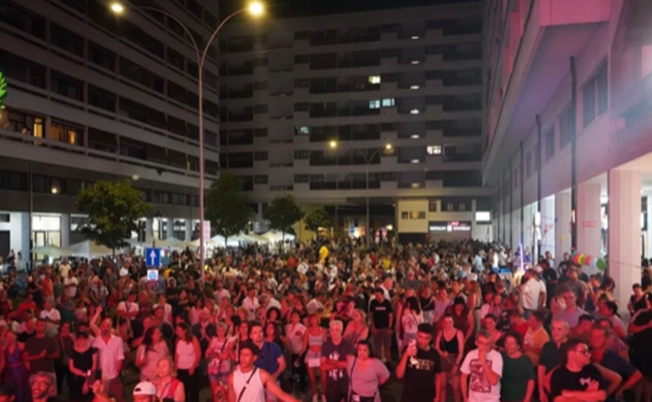 La Notte Bianca di Trezzano richiama migliaia di persone tra musica, spettacoli e negozi aperti: ora si replica l’11 luglio