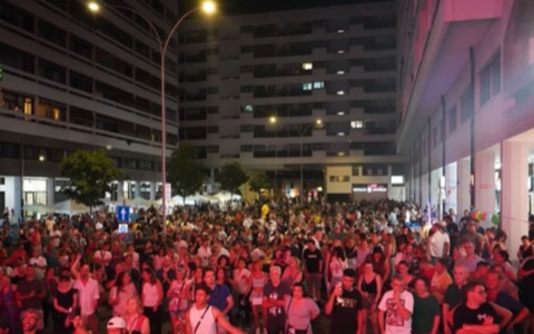 La Notte Bianca di Trezzano richiama migliaia di persone tra musica, spettacoli e negozi aperti: ora si replica l’11 luglio