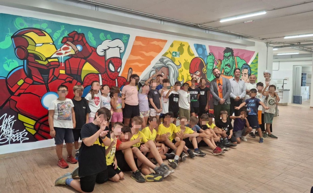 Arte e comunità al Centro Cottura di Trezzano: un nuovo murales dedicato ai “supereroi”