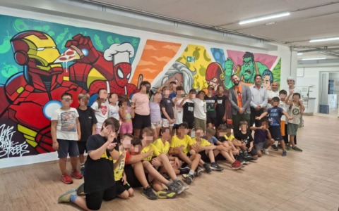 Arte e comunità al Centro Cottura di Trezzano: un nuovo murales dedicato ai “supereroi”