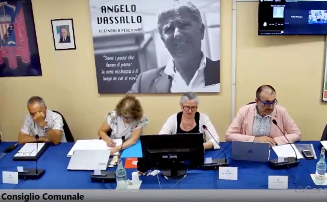 Scontro in maggioranza a Trezzano, l’assessore Puleo alla consigliera Beccia: “Suo intervento incompetente, ignoratelo”