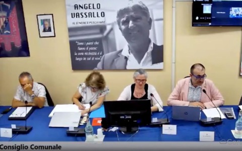 Scontro in maggioranza a Trezzano, l’assessore Puleo alla consigliera Beccia: “Suo intervento incompetente, ignoratelo”