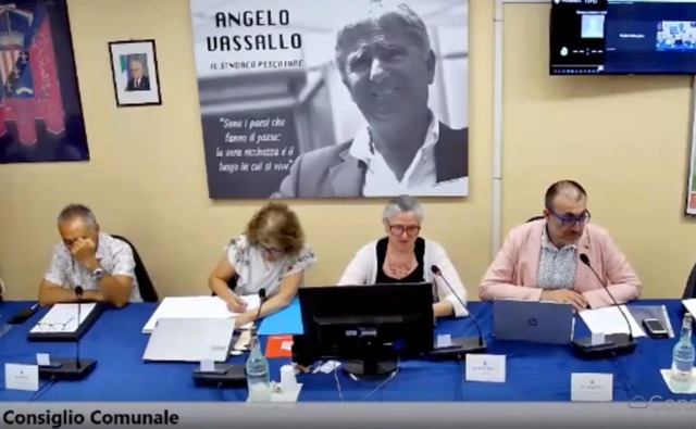 Scontro in maggioranza a Trezzano, l’assessore Puleo alla consigliera Beccia: “Suo intervento incompetente, ignoratelo”