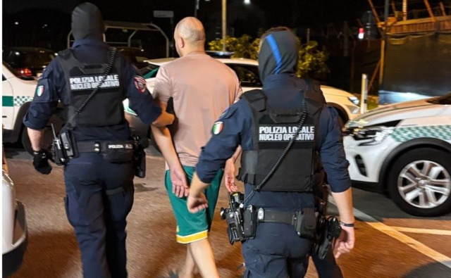 Blitz nella notte a Rozzano, arrestato un 42enne ricercato per traffico di droga: viveva con una falsa identità