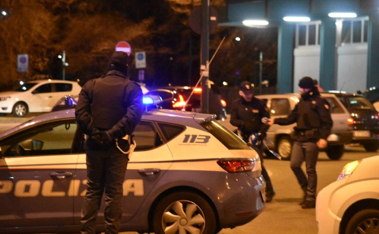 Controlli straordinari contro degrado e microcriminalità: identificate quasi 900 persone, multe ai negozi per 68mila euro