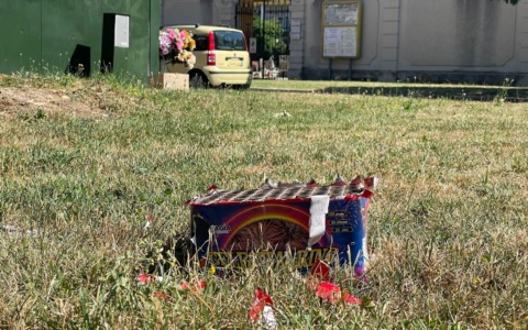 Compleanno con i fuochi d’artificio: multa da 160 euro a una madre di Cesano
