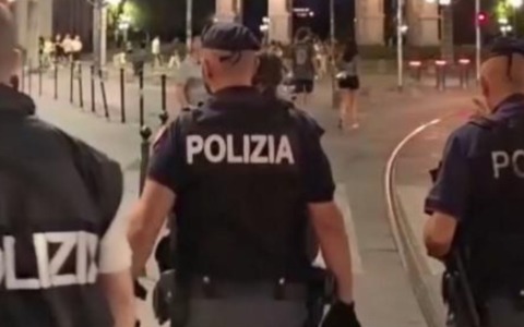 Tenta di rapinare il custode di uno stabile e lo accoltella: arrestato a Milano un rumeno di 32 anni