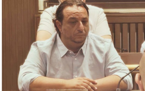 Corsico, il consigliere Saccinto scrive al sindaco Ventura: “Chiarisca sulle polemiche del primo Consiglio comunale e sull’accessibilità del Teatro Verdi”
