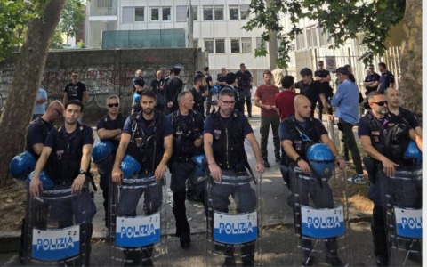 La Polizia sgombera l’immobile dell’Università a Città Studi occupato dal collettivo universitario SOCS: 16 denunciati
