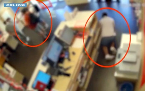 Sorpresi a usare carte di credito rubate a due anziane: tre arresti della Squadra Mobile di Milano