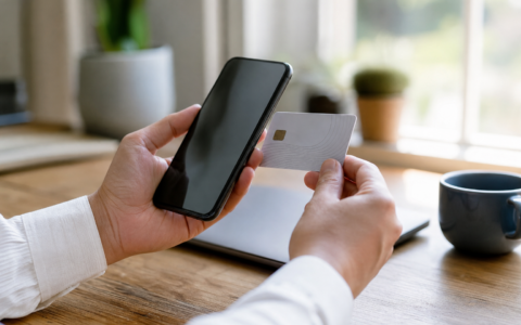 Dalla fotocopia al chip NFC: come la Carta d’Identità Elettronica è entrata nei servizi online