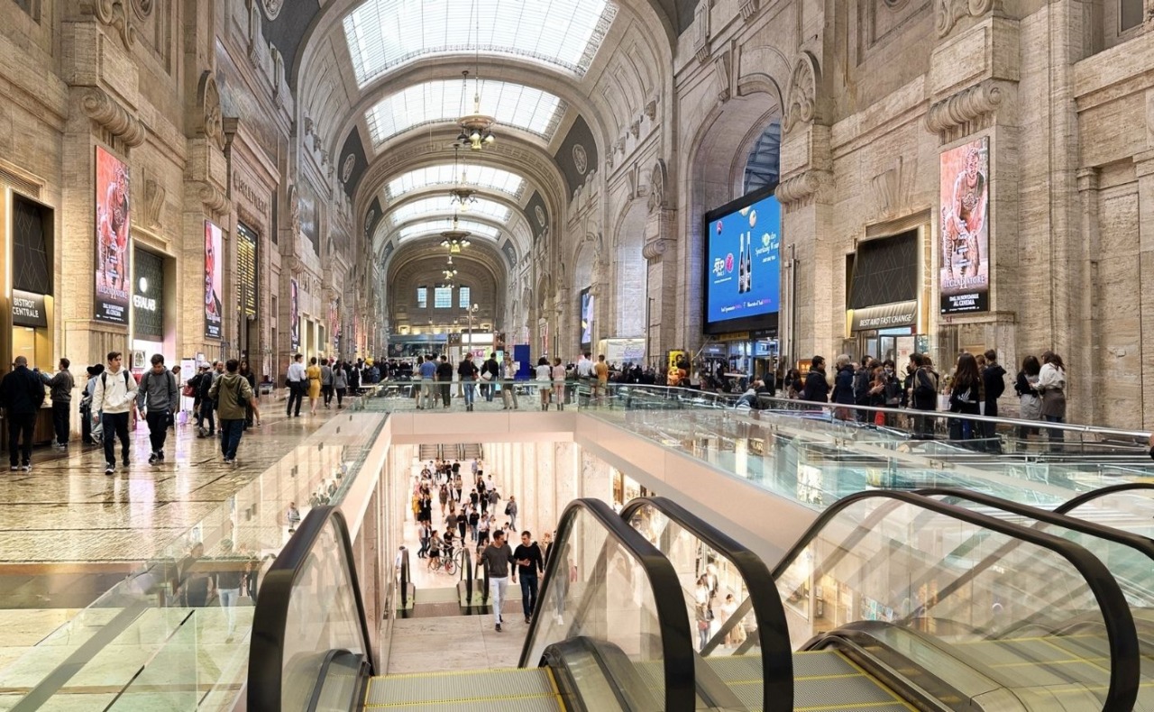 Stazione Centrale, seguono due turisti in ascensore e li derubano: tre borseggiatrici arrestate