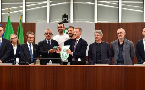 L’Olimpia Milano festeggia il Triplete: “Una stagione nella storia del basket”